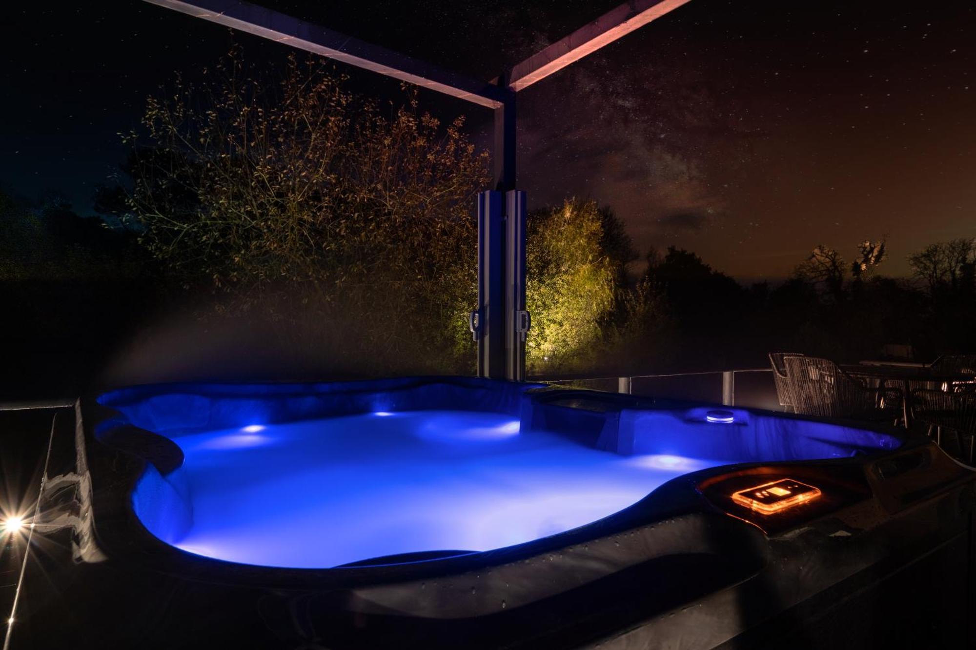 Choller Lake Lodges - Primrose Cabin With Private Hot Tub Арундел Экстерьер фото